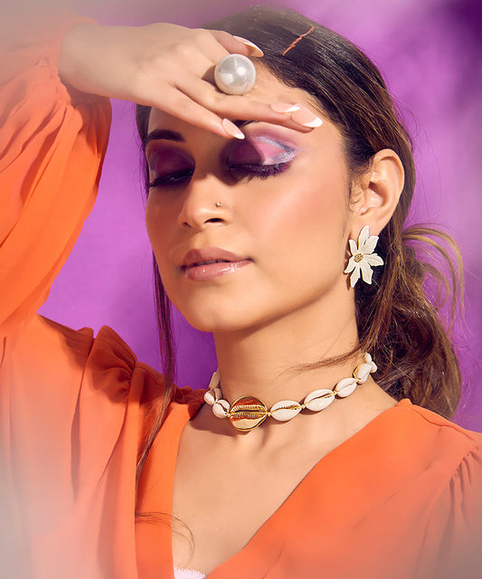 White & Gold Cowrie Shell Choker Necklace & Bracelet Set