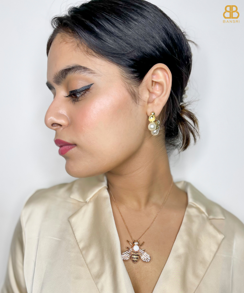 Social Bee Necklace